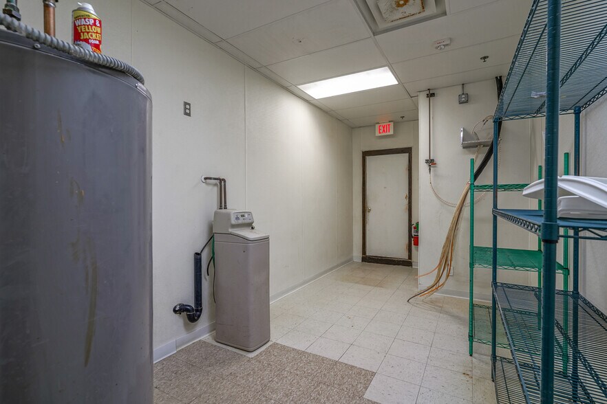 More Photos Of 3450 Gateway Dr, Grand Forks Restaurant For Lease