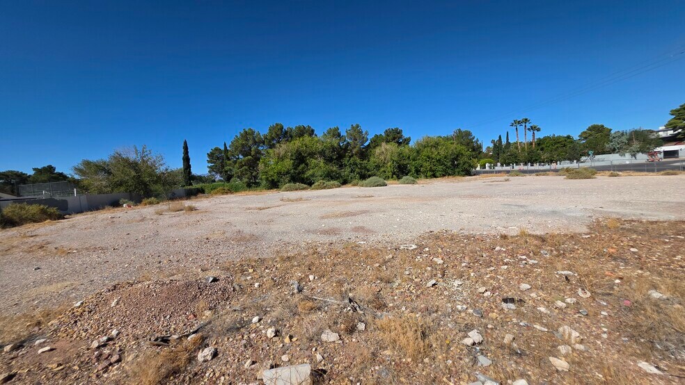 More Photos Of 3909 Vegas Dr, Las Vegas Office For Sale