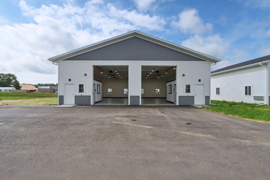 More Photos Of , Reedsburg Flex For Sale