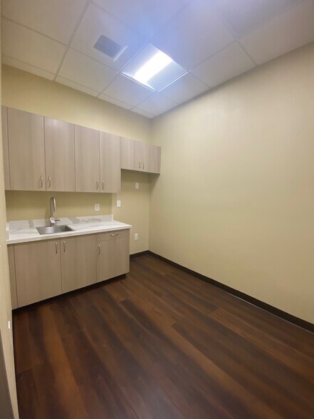 More Photos Of 321 San Felipe Rd, Hollister Medical For Lease