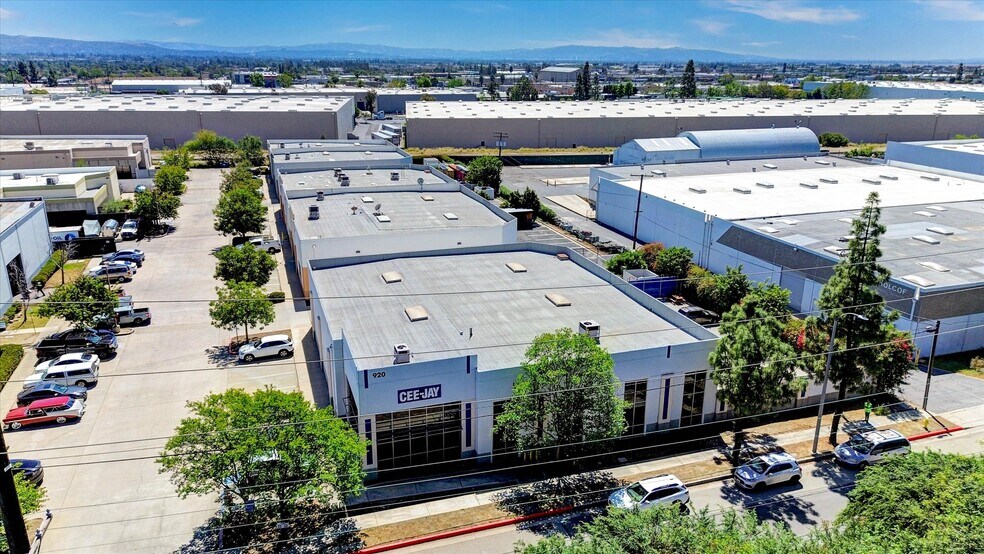 More Photos Of 920 W 10th St, Azusa Warehouse For Sale