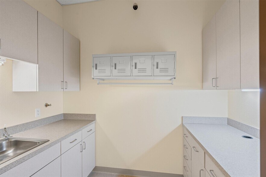 More Photos Of 779 E FM 1187, Crowley Medical For Sale