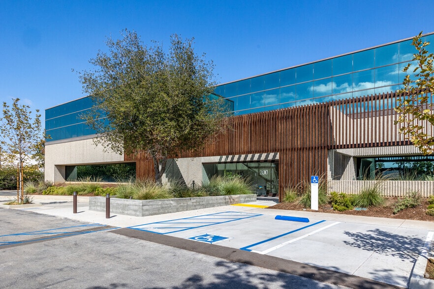 More Photos Of 200 E Baker St, Costa Mesa Loft Creative Space For Lease