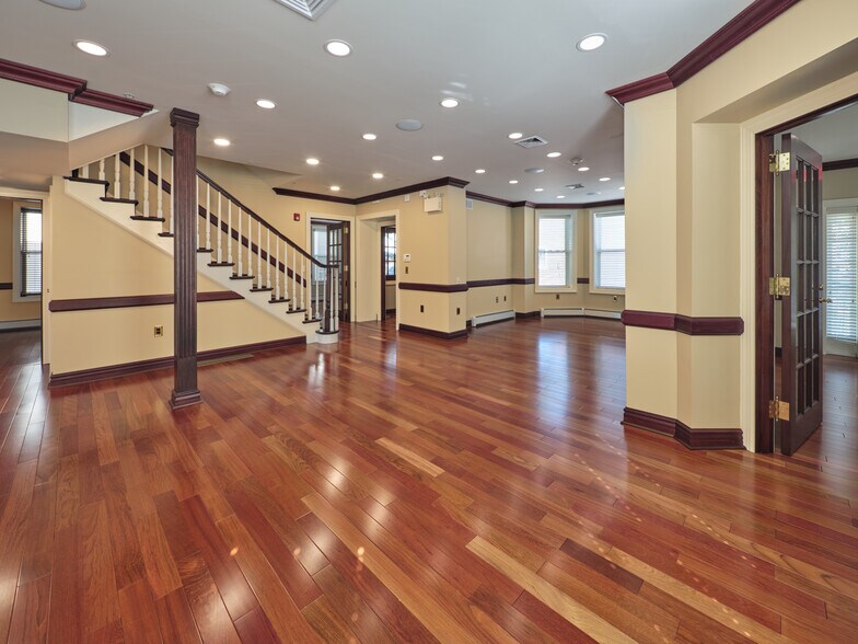 More Photos Of 67 W Court St, Doylestown Office For Lease