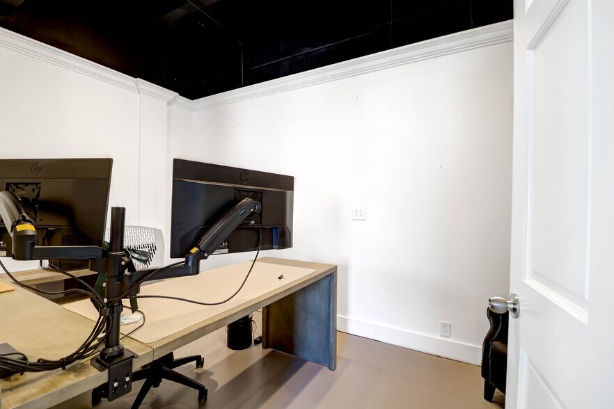 More Photos Of 182-184 E Bay St, Charleston Storefront Retail Office For Sale