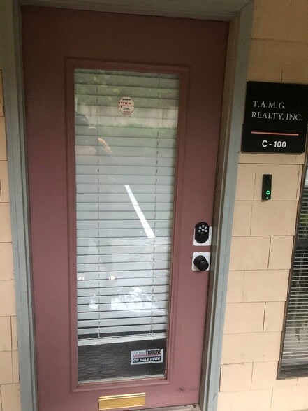 More Photos Of 875 Old Roswell Rd, Roswell Office For Sale