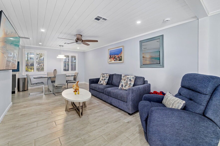 More Photos Of 9022 Midnight Pass Rd, Sarasota Apartments For Sale