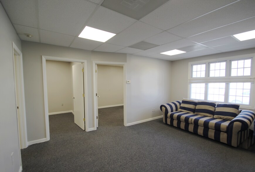 More Photos Of 799 N Court St, Medina Office For Lease