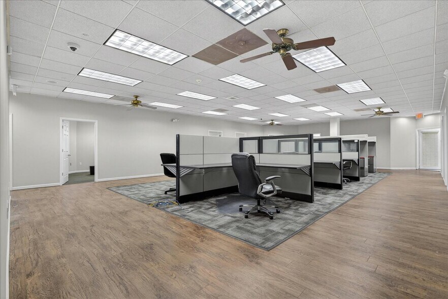 More Photos Of 618 Cepi Dr, Chesterfield Office For Lease
