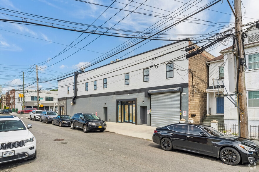 More Photos Of 972-978 Morris Park Ave, Bronx Office For Lease