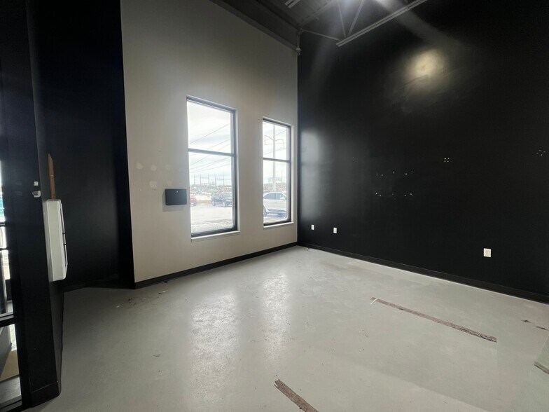 More Photos Of 1714 Bunker Lake Blvd, Andover Freestanding For Lease