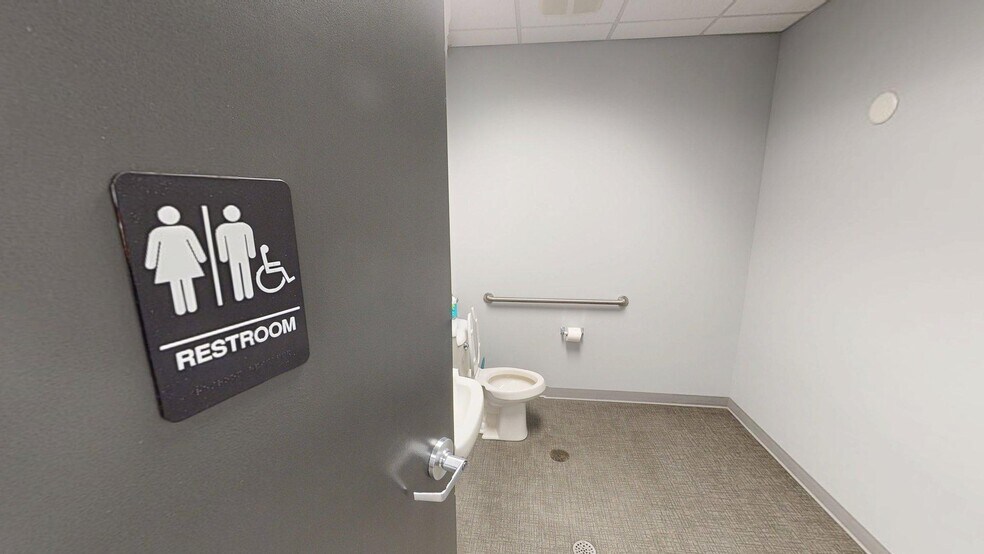 More Photos Of 1192 E Pershing Rd, Decatur Medical For Lease