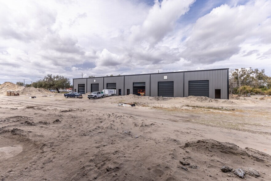 More Photos Of 3023 E C 48, Center Hill Warehouse For Lease