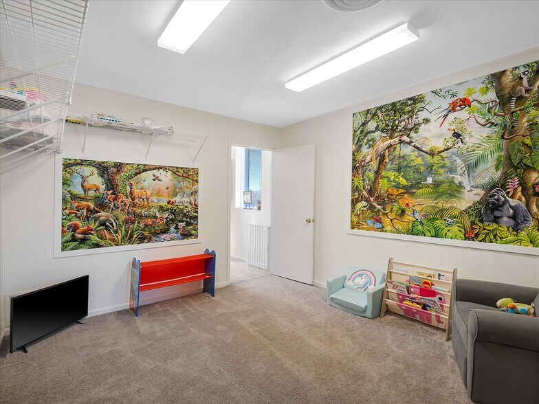 More Photos Of 411 Maple Ln, Hillsboro Office Residential For Sale