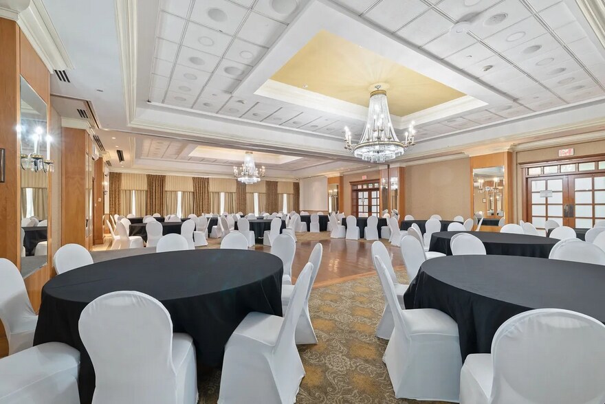 More Photos Of 30 Minue St, Carteret Hotel For Lease