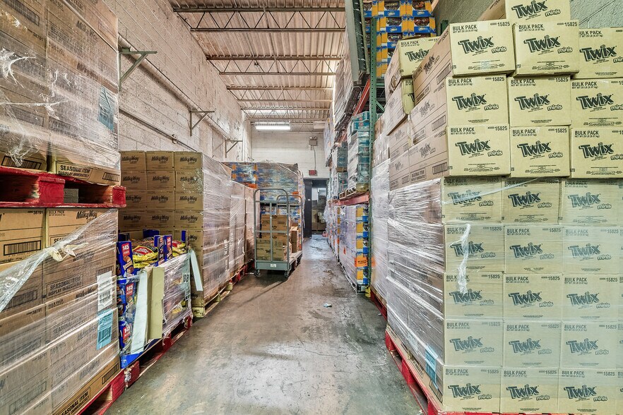 More Photos Of 555 Country Club Rd, Dallas Warehouse For Sale