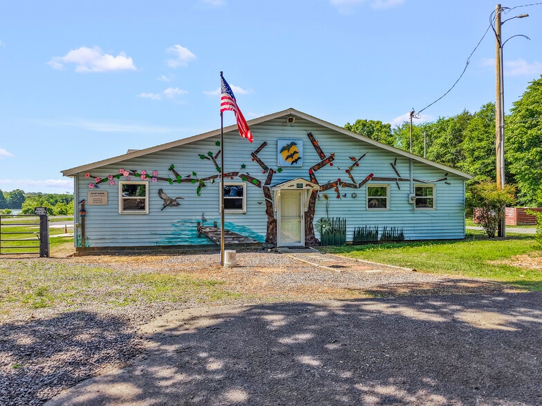 More Photos Of 249 Gilbert Rd, Mocksville Airport For Sale