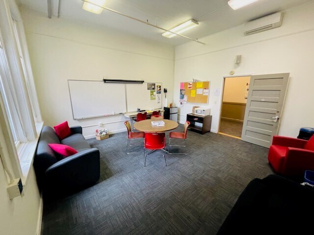 More Photos Of 10 Merchants Row, Middlebury Apartments For Sale