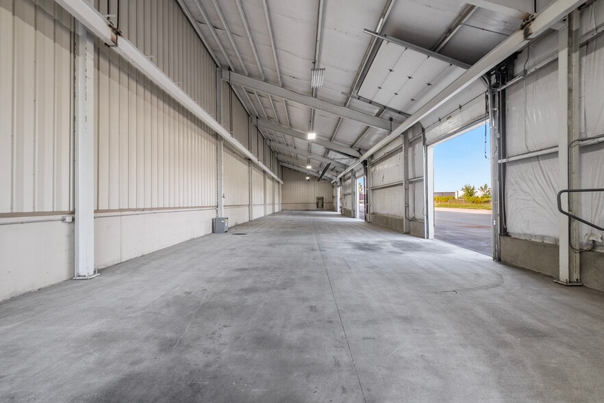 More Photos Of 4072 Flint Asphalt Dr, Burton Distribution For Sale