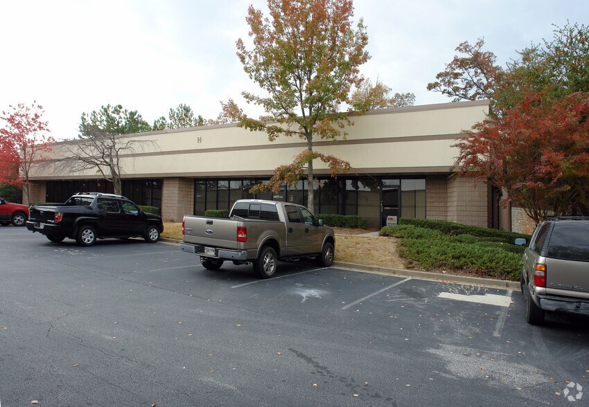 More Photos Of 3120 Medlock Bridge Rd, Peachtree Corners Light Distribution For Lease