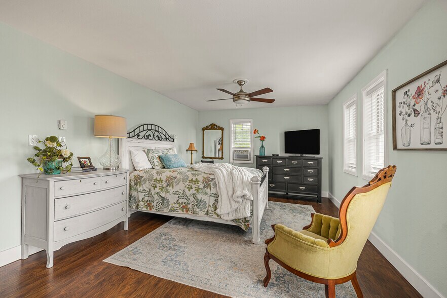 More Photos Of 13 Gott Ln, Salmon Hospitality For Sale