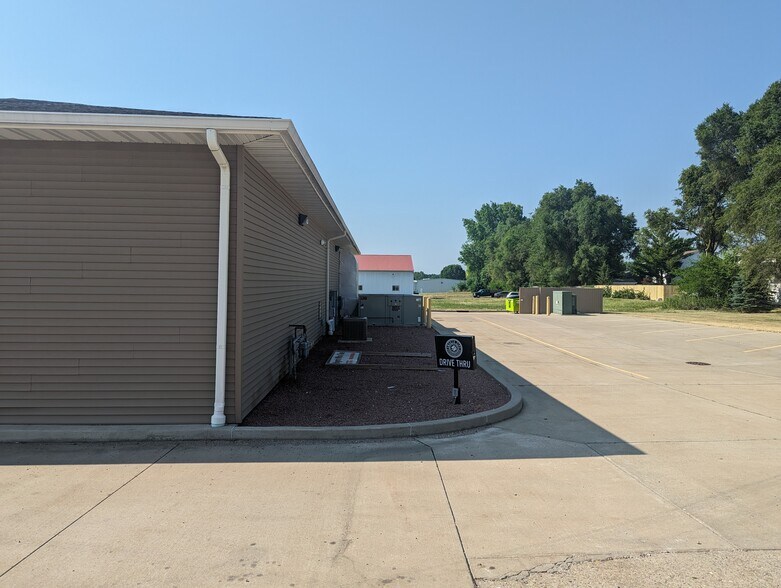 More Photos Of 407 S 4th St, Dunlap Storefront Retail Office For Sale