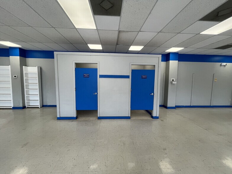 More Photos Of 1210 10th St E, Palmetto Freestanding For Lease