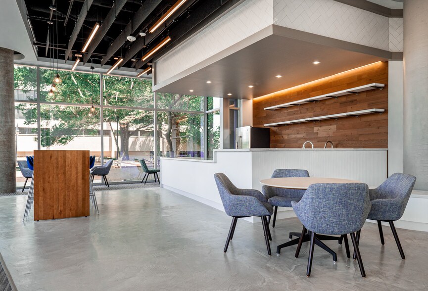 More Photos Of 11800 Sunrise Valley Dr, Reston Office For Lease