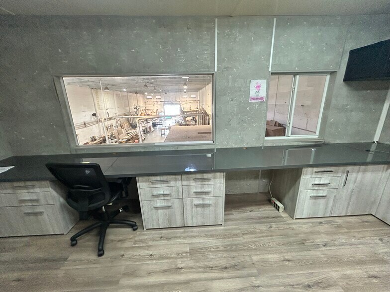More Photos Of 2720 W 3rd ct, Hialeah Manufacturing For Lease