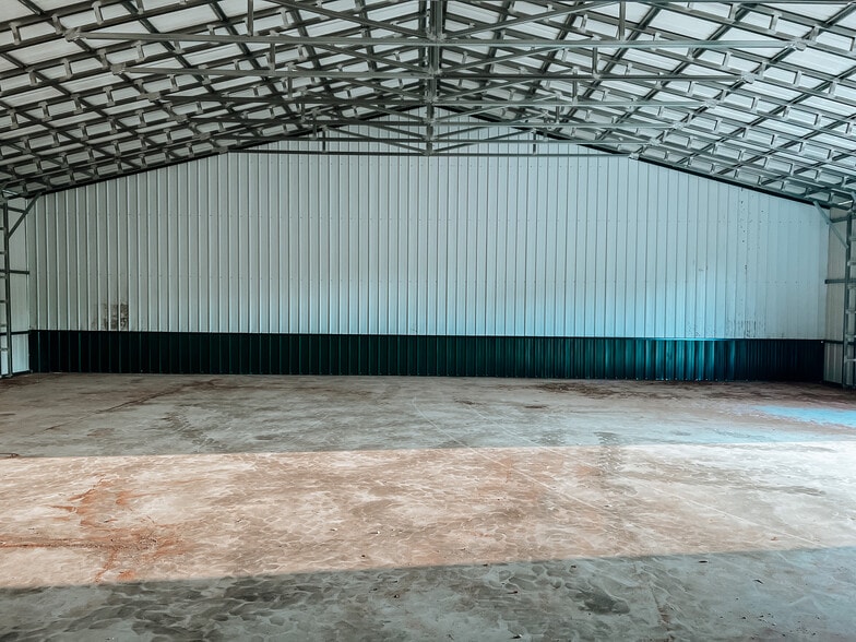 More Photos Of 2886 Plainview Rd, Sherman Warehouse For Sale