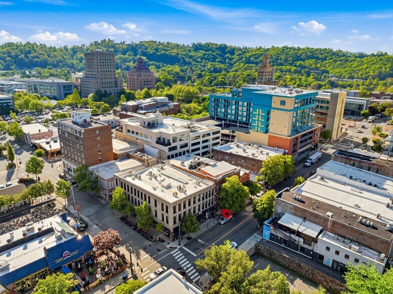 More Photos Of 32 Broadway St, Asheville Storefront Retail Residential For Sale
