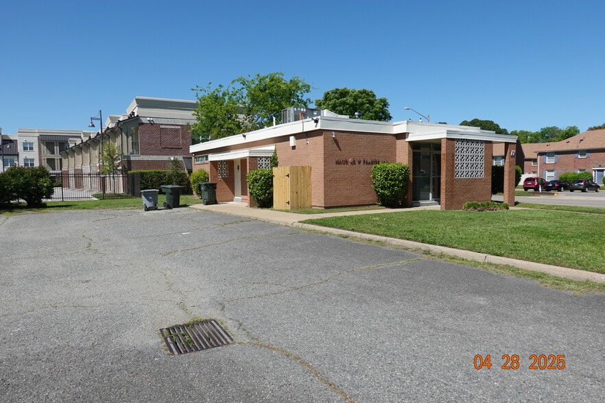 More Photos Of 17 W Mellen St, Hampton Medical For Lease
