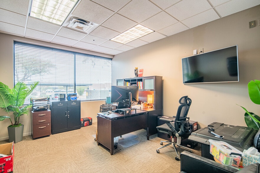 More Photos Of 12515 W Bell Rd, Surprise Office For Lease