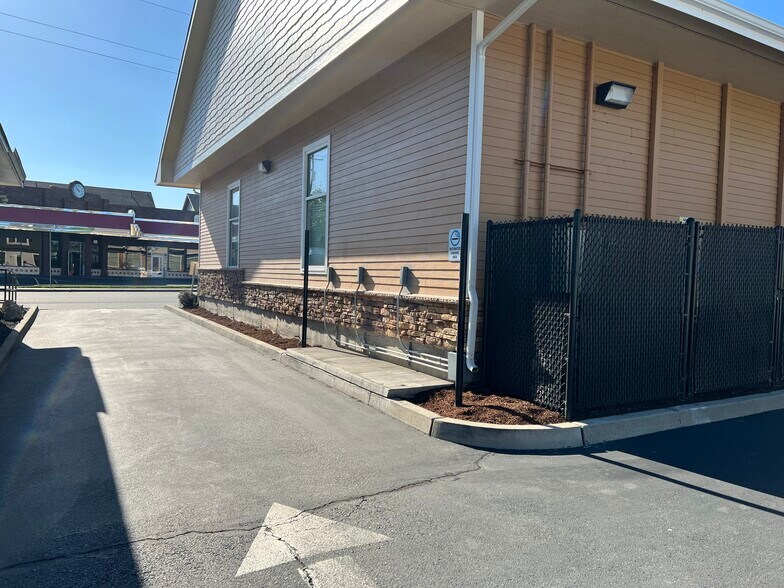 More Photos Of 1720 N Hamilton St, Spokane Freestanding For Lease