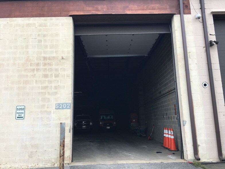 More Photos Of 5200-5300 Minnick Rd, Laurel Light Distribution For Lease