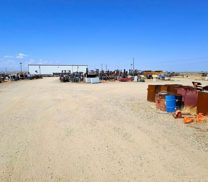 More Photos Of 13547 BV Lake Ct, Bakersfield Warehouse For Sale