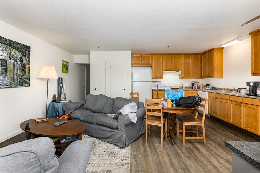 More Photos Of 1260-1278 Broadway, Sonoma Freestanding For Sale