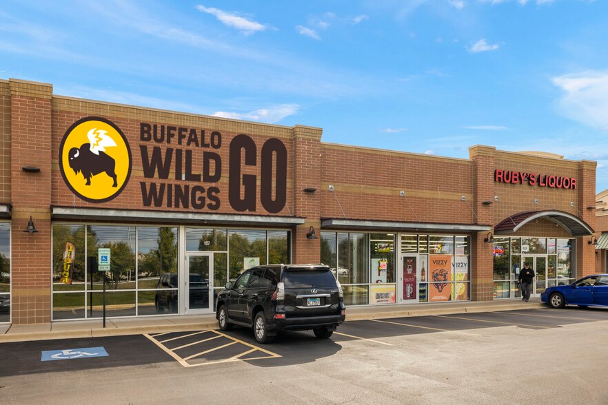 More Photos Of 1535 Butterfield Rd, Aurora General Retail For Lease