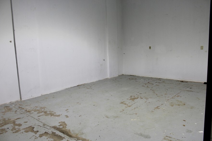 More Photos Of 155 N 9th St, Coplay Flex For Lease