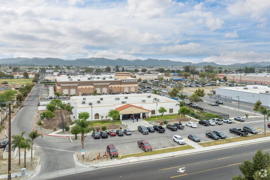 More Photos Of 3095 W Devonshire Ave, Hemet Office For Sale