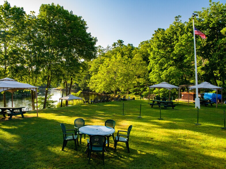 More Photos Of 8 South St, Ellsworth General Retail For Sale