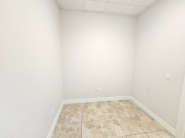 More Photos Of 4001 Spencer Hwy, Pasadena Unknown For Lease