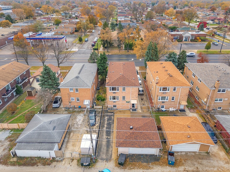 More Photos Of 6048 W 79th St, Burbank Multifamily For Sale