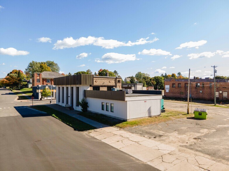 More Photos Of 402 Washington Ave, Iron River Bank For Sale