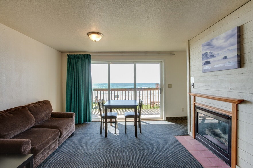 More Photos Of 101 NW 11th Ave, Rockaway Beach Hotel For Sale