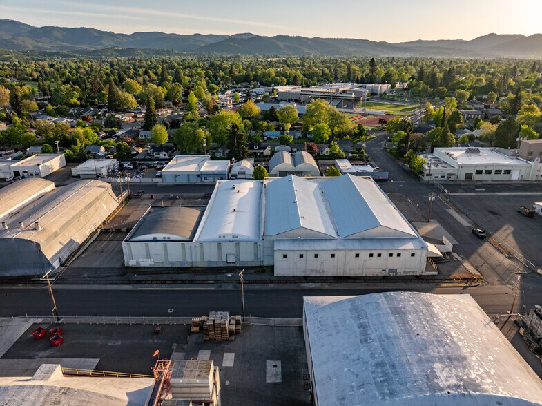 More Photos Of 715 S Grape St, Medford Warehouse For Sale