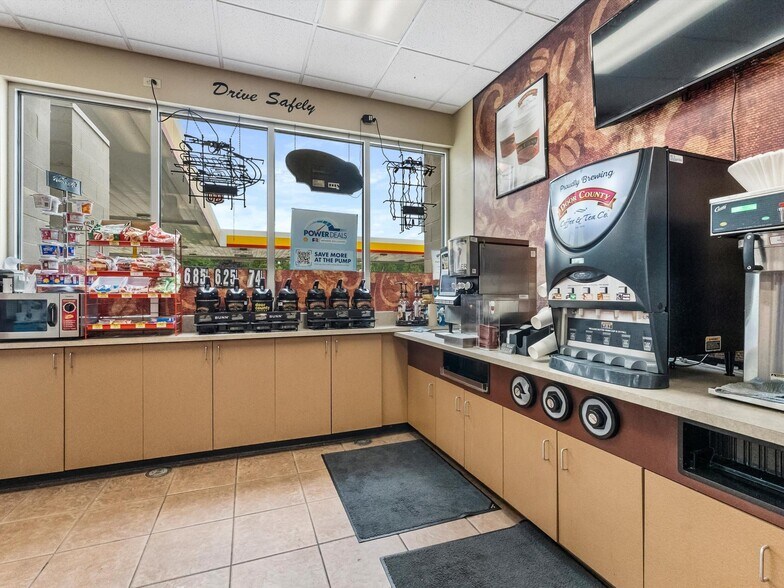 More Photos Of 1331 Green Bay Rd, Sturgeon Bay Service Station For Sale