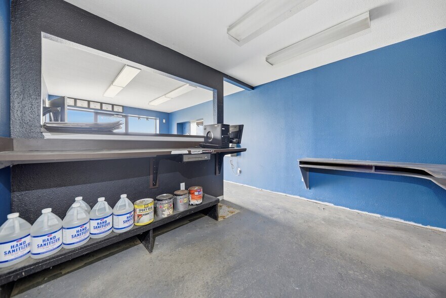 More Photos Of 7818 Highway 6 Loop, Navasota Warehouse For Sale