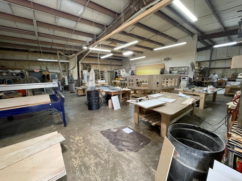 More Photos Of 280-286 E Palmetto Ave, Longwood Warehouse For Sale