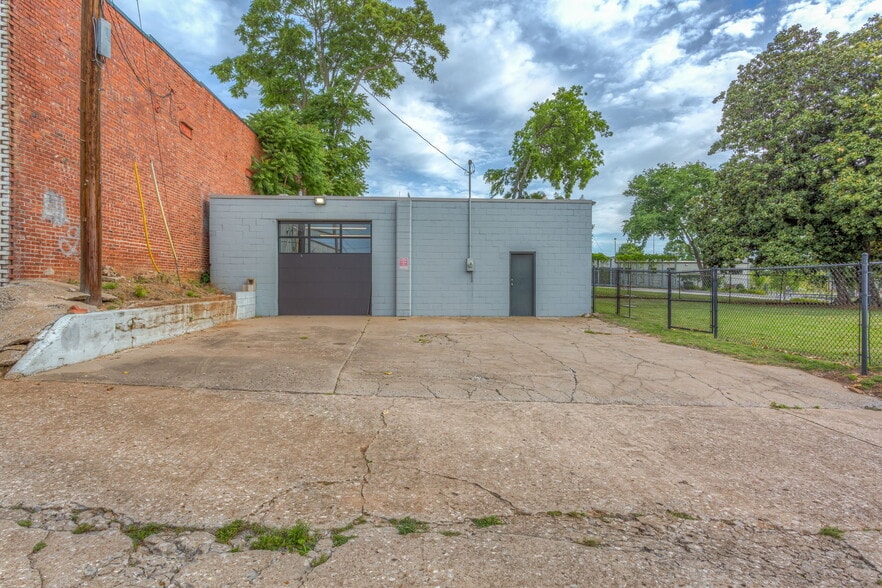 More Photos Of 1128 S Elgin Ave, Tulsa Warehouse For Lease